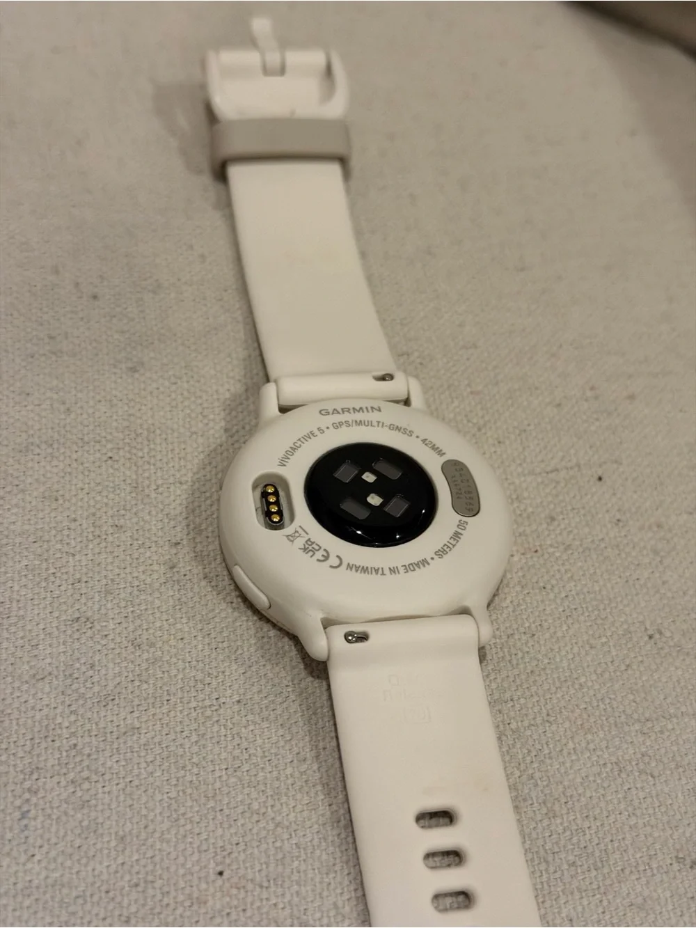 Garmin Vivoactive5 in ivory